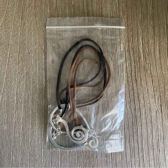 Premier Designs Treble Clef/Heart pendant w/2 Faux suede cord necklaces like new - Picture 9 of 9